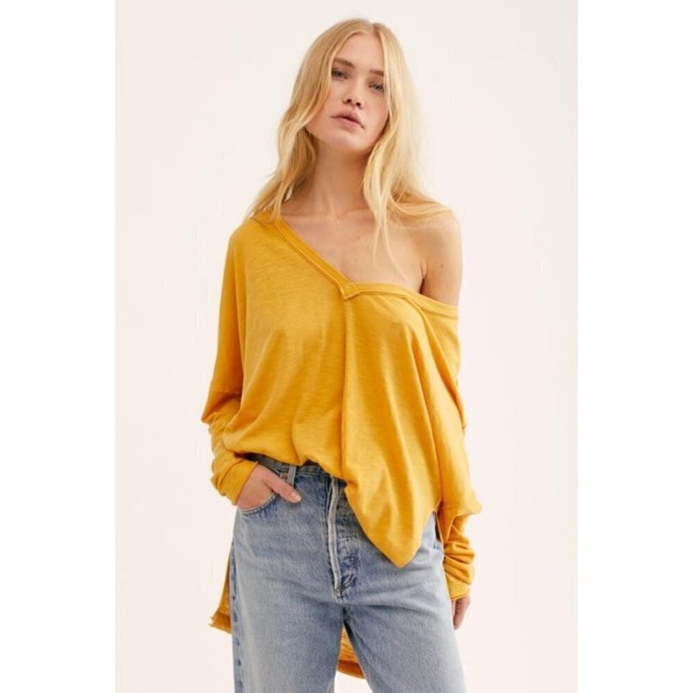 Free People Womens Camel On My Mind Oversized Light V-Neck Long sleeve Shirt